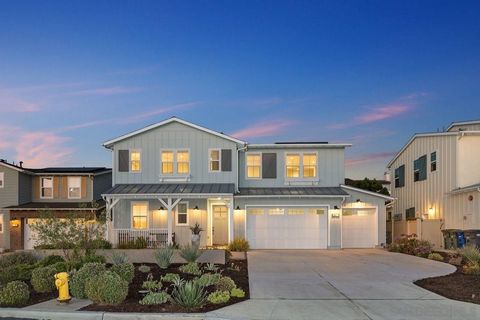 Stunning 2020 coastal-farmhouse style home in California West's Blue Ridge development! 1st resale on Sea Ridge Ct! On a cul-de-sac & conveniently located just east of I5 and a few miles from Encinitas center & Moonlight beach! This 3,506 sq ft 4 bed...