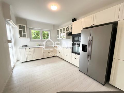 Venez découvrir cette charmante maison de 145m2 située dans la ville de Mulhouse. Cette maison moderne offre un confort de vie agréable. Au rez-de-chaussée, vous disposez : d'une chambre, une salle d'eau, une cuisine ainsi qu'un salon/séjour avec poê...