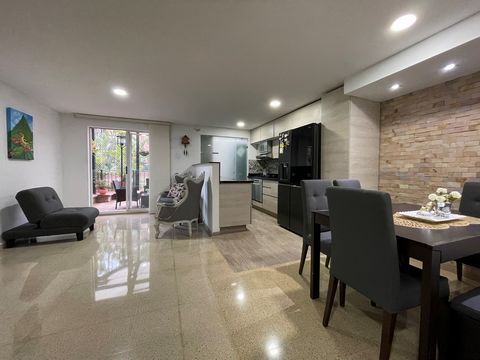 For sale two-level house sector Laureles la castellana with an area of 110 mts2, it has a living room, dining room, 3 bedrooms, 4 bathrooms (1 with turkish), terrace, internal useful room, study, parking, roof renovated in superboard, 27 years of bui...