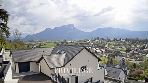 Ontdek dit prachtige moderne huis, gelegen op slechts 15 minuten van Chambéry. Met een prachtig uitzicht op de omgeving, eersteklas voorzieningen en een privézwembad zal deze woning u verleiden. Belangrijkste kenmerken: Gebruiksoppervlakte: 231 m2 (w...