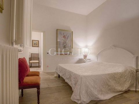 La Giglio Luxury Estate offers the sale of a delightful apartment 15 minutes walk from the Duomo of Florence. The property underwent a total renovation in 2021 and is in excellent condition. Ideal both for living and for investment and already highly...