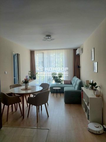 Aanbieding 65096: Wij bieden u een volledig gemeubileerd appartement met twee slaapkamers in een nieuw gebouw met Act 16 op een communicatieve plek in het brede centrum van de stad Plovdiv. Het appartement heeft de volgende functionele indeling: entr...