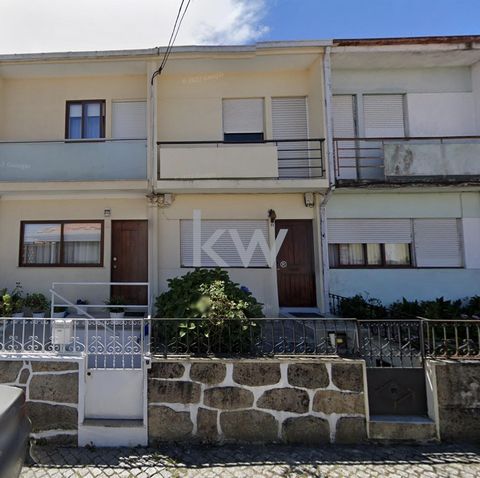 Opportunità unica: villa con 2 camere da letto da ristrutturare nel cuore di Vila Nova de Gaia OTTIMO AFFARE PER GLI INVESTITORI............. Se siete alla ricerca di un progetto per mettere le ali alla vostra immaginazione e creare la casa dei vostr...