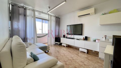 ???? Appartamento con 2 camere da letto - Monte da Caparica, vicino alle spiagge e ai trasporti pubblici Questo affascinante appartamento con 2 camere da letto a Monte da Caparica offre la perfetta combinazione di tranquillità, vicinanza ai servizi e...