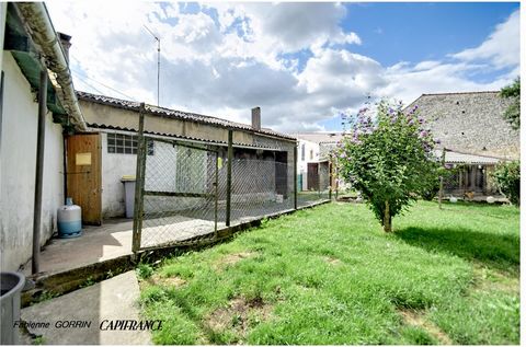 Ardillières charmant village idéalement situé à 20 minutes de Rochefort et 35 minutes de la Rochelle. C'est au cur même de ce village que vous attend cette maison au fort potentiel. Composée en RDC d'une cuisine, d'une pièce de vie avec poêle à granu...