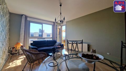 BEAUTIFUL APARTMENT Come and discover this pleasant, well-maintained apartment. Ideally located in a dynamic and charming city, close to all amenities! This bright property consists of a pleasant living room of approximately 20m², giving access to a ...