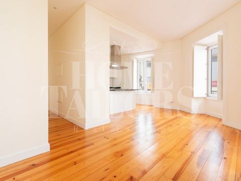 Appartement de 2 chambres avec 85,66 m2 de surface privée brute, en excellent état, COMME NEUF, entièrement équipé, et beaucoup de lumière naturelle, situé sur un Rez-de-Chaussée Élevé (au niveau du 1er Étage) d'un immeuble ENTIÈREMENT RÉHABILITÉ en ...