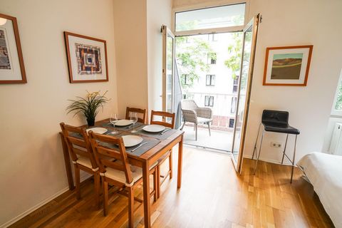 The apartment is extremely bright. Through the double French doors you enter the small balcony, which faces the Schillingstraße. The furnishings include a wooden table with 4 chairs and a sofa bed with bedding (blanket + pillow). Please bring your ow...