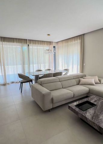 Location: Primorsko-goranska županija, Opatija - Okolica, Oprić. OPATIJA, IKA - Wohnung in einem Neubau mit eigenem Pool, neu renoviert zur Langzeitmiete Im Sonderangebot von DUX Real Estate präsentieren wir eine Wohnung zur Langzeitmiete in Ika, Opr...