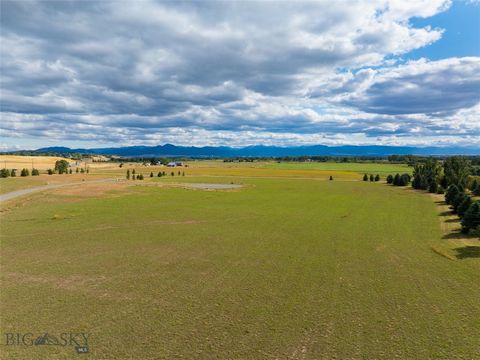 ¡Construya la casa de sus sueños personalizada en más de un acre en Bridger Lake Meadows, donde la belleza natural y la vida refinada se encuentran! Ubicado a solo 4 millas de la salida I-90 de Bozeman, este complejo cuenta con árboles maduros, aguas...