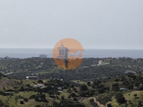 Terrain rustique de 21 840 m2, à Campeiros - Castro Marim - Algarve. Terrain avec vue mer et vue dégagée sur les montagnes de l'Algarve. Terrain avec un bon accès. A 10 minutes des plus belles plages de l'est de l'Algarve. A 10 minutes du centre de C...