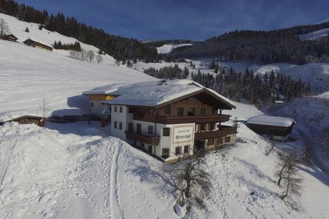 ¿Por qué quedarse aquí? Maria Alm es una ubicación sociable y una excelente opción para un tiempo lleno de diversión en el centro de los deportes de invierno en Hochkönig. Este apartamento es ideal para una familia y está cerca del remonte. Disfrute ...