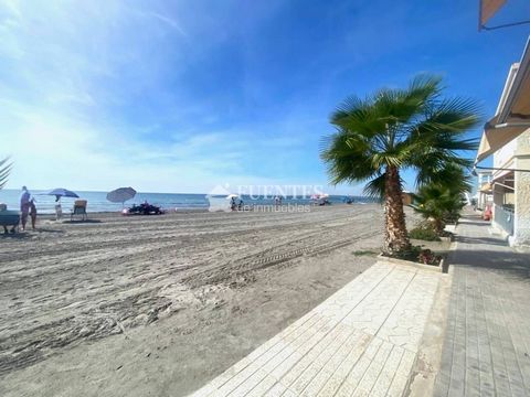 Fuentes de Inmuebles erbjuder dig denna lägenhet framför Playa Lisa. Detta mysiga hus består av 2 dubbelrum och ett badrum. Fullt möblerat kök, 20m2 vardagsrum med en stor terrass. Golv i stengods. Inredning i valnöt. Climalit. Ett steg bort från all...