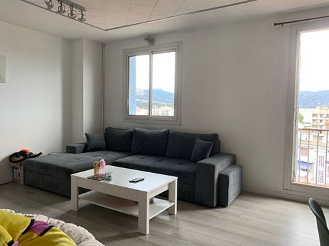 Appartement 3 pièces 69 m², vue mer. Prix de vente 170.000 euros TTC honoraires charge vendeur. La Seyne sur Mer. Bel appartement très lumineux de 3 pièces , en centre ville et au calme. A visiter sans tarder ! En dernier étage d'une résidence avec a...