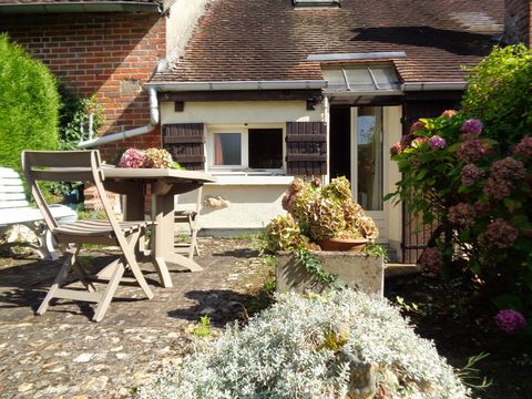 Maison à vendre 4 pièces BLENEAU (89) Maison au cur du village de Bléneau, jardin et garage