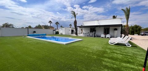 Descubra esta espectacular casa de campo, perfecta para quienes buscan paz y tranquilidad, pero cerca del mar y de todos los servicios. La casa está situada en una parcela de aproximadamente 2.000 m², completamente reformada, ofreciendo comodidad, es...
