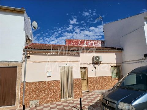 This property is situated in the popular town of Humilladero, close to all the local amenities the town has to offer including shops, bars and restaurants all within walking distance and the high speed rail link on a short 5 minute drive away. The pr...