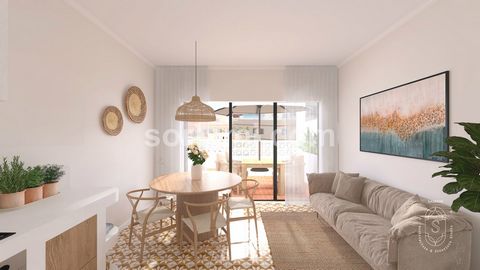 Moradia em banda T2, no Centro de Olhão. Localizada no interior de uma zona urbana da cidade de Olhão, está em regime de propriedade total e é composto por dois pisos, inserido num prédio urbano. No rés do chão, encontra dois halls de entrada, sala, ...