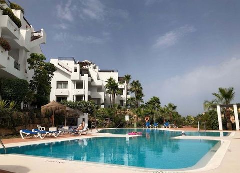 Ático de 3 dormitorios en alquiler de verano – Benahavís Ático amplio y luminoso, ideal para disfrutar del verano, situado en una de las zonas más tranquilas y prestigiosas de Benahavís. Rodeado de campos de golf y excelentes restaurantes, este inmue...
