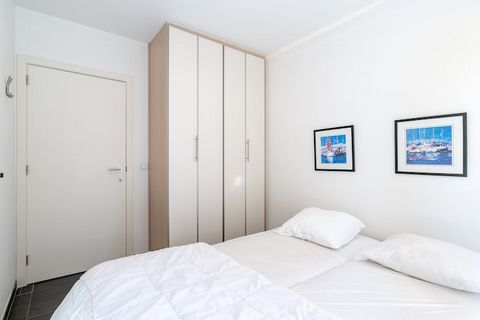 This spacious and stylishly furnished 3-bedroom apartment offers a luxurious coastal escape with sweeping views of the sea, the iconic Pier, and the rolling dunes. Perfectly located at De Saedeleerhelling 2, just steps from the beach and near the bus...