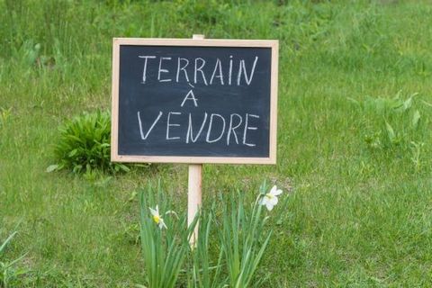 TERRAIN CONSTRUCTIBLE DE 1680 M2