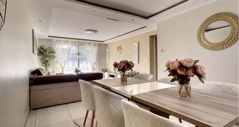 Located a stone's throw from the Saint-Ruf Abbey, this house benefits from a privileged location in the immediate vicinity of amenities: schools, transport, shops and leisure areas. Completely renovated in 2019 by its owner, this traditionally built ...