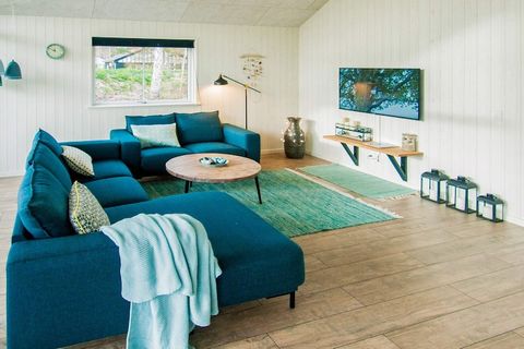 In the first row down to the sea by Marielyst's good sandy beach you will find this 14-person cottage with swimming pool, whirlpool and sauna as well as various activities for the whole family to enjoy. The center of the house, the kitchen / family r...