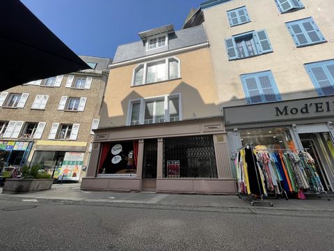 Emplacement de premier choix pour cet immeuble à destination commerciale