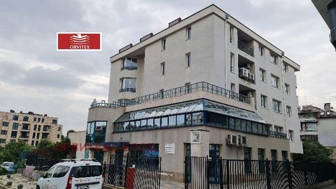 VERKOPEN! VRIJSTAAND GEBOUW MET EEN RUIME TUIN EN 36 PARKEERPLAATSEN AAN DE CENTRALE BOULEVARD IN SOFIA Vrijstaand gebouw van zes verdiepingen met klassieke constructie van gewapend beton en bakstenen muren. Lift. Aluminium schrijnwerk. Drie aparte i...