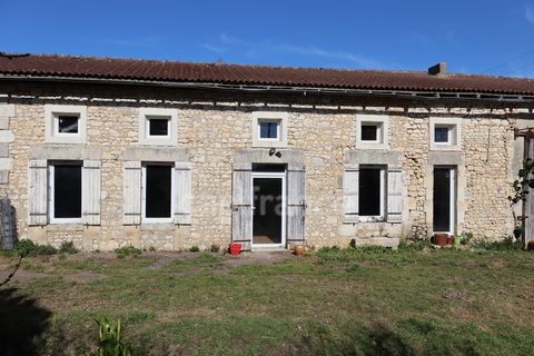 Longère à vendre 5 pièces de 165 m² avec jardin arboré - Saint Palais de Négrignac (17)