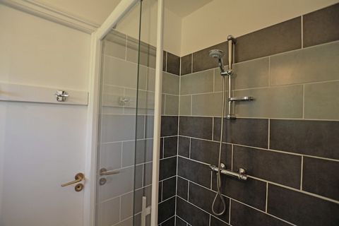 Welcome to this charming holiday home in Vergèze, nestled in the heart of a lush Mediterranean garden just 300 meters from the village center. Ideal for a small family or two couples, the home features two bright and comfortable bedrooms, a well-equi...