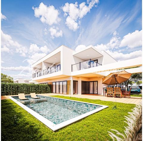 Located in Lagoa. Perfectly positioned in the sought after area of Bela Vista, Ferragudo, this stunning four-bedroom, four-bathroom semi-detached residence offers an exceptional standard of living, crafted with premium materials and meticulous attent...