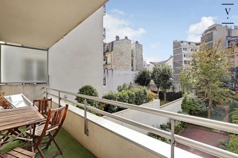 Voltaire/Charonne. Villaret Immobilier biedt u, in een aangename en commerciële omgeving in een recent gebouw, dit prachtige familieappartement van 107m2 Loi Carrez met een buitenruimte van 7 m2 aan een rustige en beboste binnenplaats, op het zuiden....