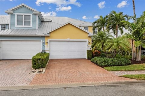 This impeccably maintained, sought after Dillen model home with 3 en-suite bedrooms is filled with natural light and boasts soaring volume ceilings in the popular Bridgepointe subdivision. The home's inviting, casual atmosphere extends to the large, ...