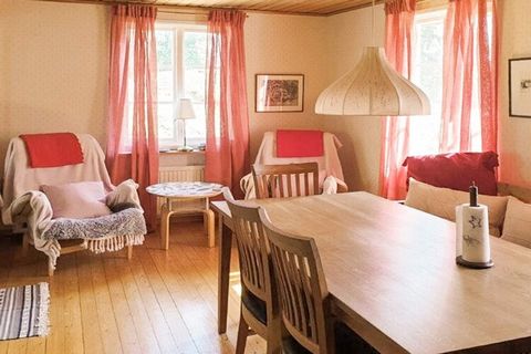 Welcome to a cozy and nicely decorated house on Ornö, a larger island in the southern Stockholm archipelago, which can be reached by car ferry from Dalarö. The house has six beds, two with double beds and one upstairs with two single beds. The nice l...
