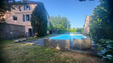 Jolie maison avec beaucoup de charme, grande piscine et beau terrain