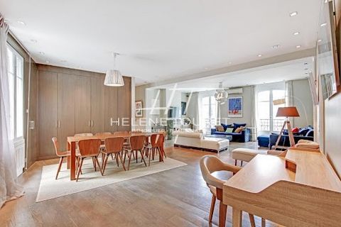 Situé aux 4ème étage par ascenseur d'un bel immeuble des années 1896, vous découvrirez un lieux traversant et baigné de lumière de 182,60m2 (170,23 loi Carrez). Cet appartement vous séduira par sa vaste pièce à vivre. Le bien se compose comme suit : ...