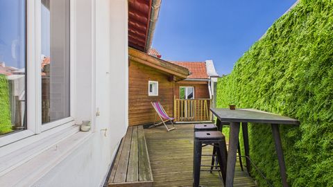 Maison de ville unique avec esprit loft et garage -Proximité des commerces et plages de Biarritz.