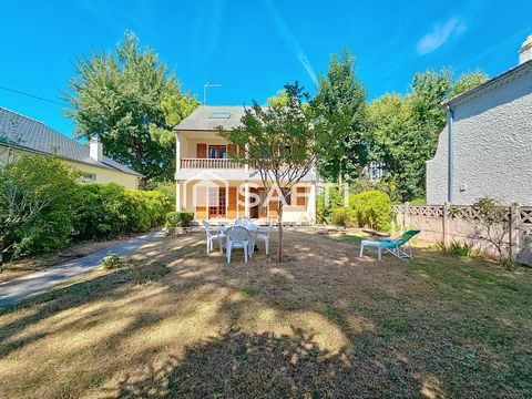 DANS QUARTIER TRÈS PRISÉ DE LA BAULE, MAISON SUR TROIS ÉTAGES AVEC 6 CHAMBRES, UN GRAND SOUS-SOL AVEC GARAGE ET CAVE