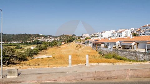The Allotment of the New Church is a rare opportunity in Aljezur, where the tranquility of the countryside is combined with the potential for urban enhancement. Located on Estrada do Moinho da Cruz, this subdivision stands out for being fully infrast...
