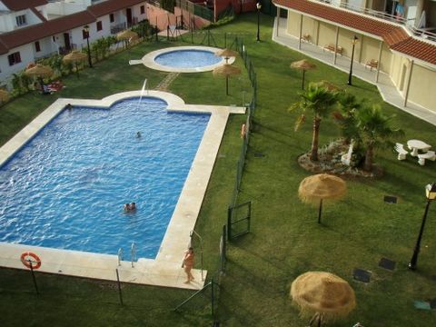 Lovely 4 bed 2 bath apartment with balcony in well maintained residential complex in Venta Melchor. It enjoys use of communal gardens, communal pool and parking.