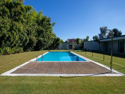 Next by car between 20 and 30 minutes access cities of Porto and airport , Braga to Portuguese Rome, Guimarães the Portuguese, Park do Gerês, Vila do Conde beaches, etc.. City of Vigo, Douro Vinhateiro, 1h30min.   Single-family house composed of a gr...