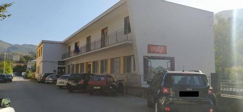 Sapri, Via Contrada Pali, in the central area and close to the tourist port, we offer for sale a leased real estate complex with an annual income of 60,000.00 (Professional Institute). Main building on three levels, two of which above ground and one ...