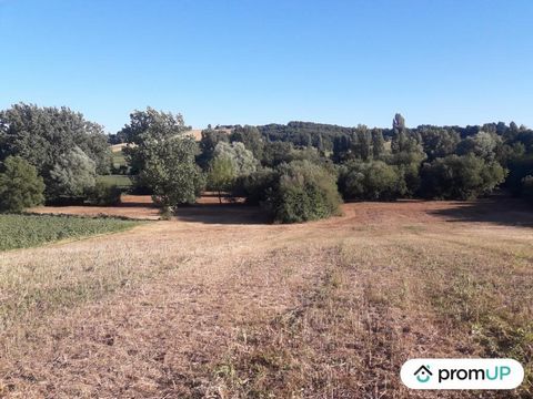 We invite you to come and discover this agricultural land of nearly 7 hectares and a half located in a peaceful environment, 7 minutes by car from the village. It consists of 9 plots, one of them including a hangar. If you plan to embark on an agricu...
