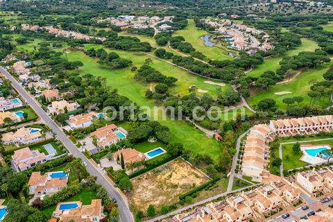 Plot for construction to build a detached house, in the centre of Vila Sol just a few minutes from the Marina of Vilamoura and beaches. The plot is facing the golf course within the prestigious Vila Sol resort. Plot of two thousand five hundred squar...