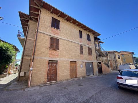 CASTIGLIONE DEL LAGO (PG), loc. Panicarola: second floor flat of approx. 85 sqm comprising large living room with kitchenette, double bedroom, small bedroom, bathroom, storage room and terrace. The property includes garage on the ground floor with di...