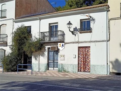 Dit pand van 342 m2 bestaat uit een huis, een bar-restaurant en een perceel van 5.127 m2 met productieve olijfbomen en is gelegen in La Estación de Luque, in de provincie Cordoba, Andalusië, Spanje. Het station, behorend tot de lijn Linares-Puente Ge...