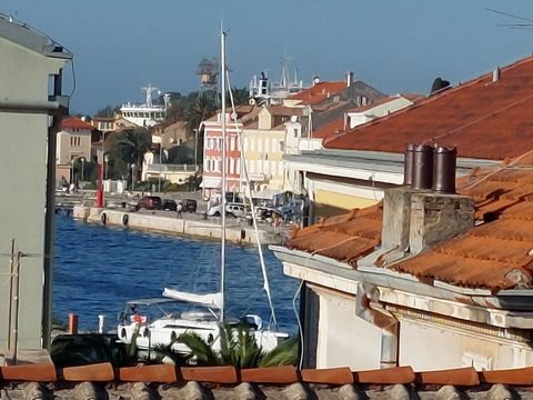 Location: Primorsko-goranska županija, Mali Lošinj, Mali Lošinj. MALI LOŠINJ, two detached houses in the old town, third row from the sea We are selling two detached houses next to each other in a great location in the very center of the old town of ...