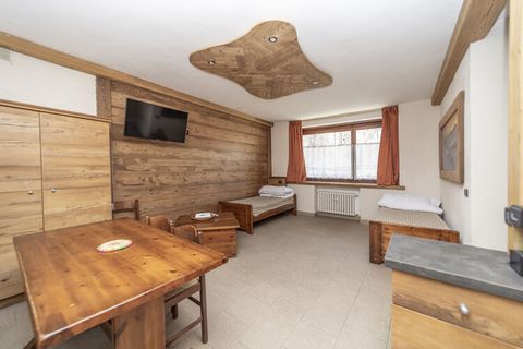 This beautiful chalet apartment in the northwest of Italy is equipped with a shared fenced garden and an attractive interior. It can accommodate up to 6 people and is ideal for enjoying a wonderful holiday with family or friends. Sauze D'Oulx is loca...