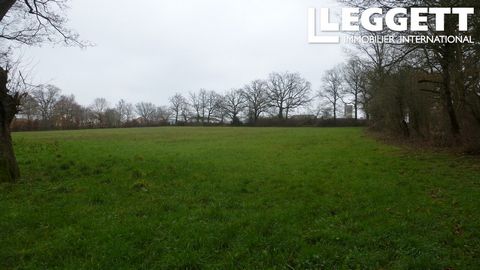 A19169CHH36 - This land of over 4 hectares is situated in a zone allocated for leisure activites. It also can have a permanent dwelling built on it for the person/people who are overseeing the site. Information about risks to which this property is e...